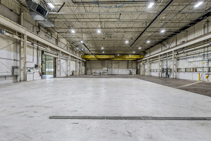 More Photos Of 78 Jackson Plaza, Ann Arbor Warehouse For Lease
