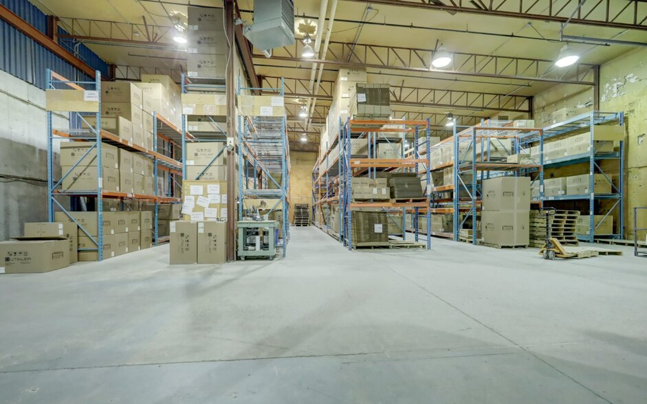 More Photos Of 299 Rue Chaput, Saint-pie Manufacturing For Sale