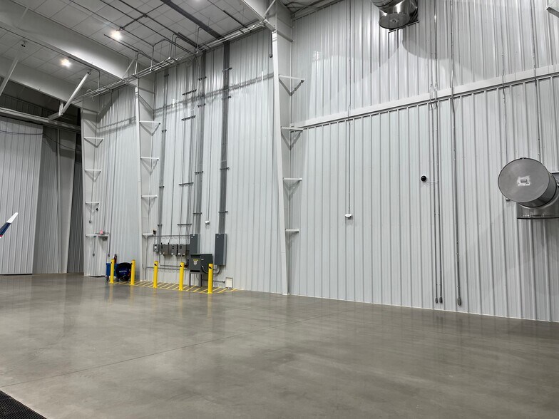 More Photos Of 440 Airport Rd, Louisburg Airplane Hangar For Lease