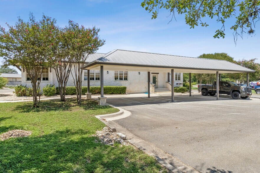 More Photos Of 310 Stagecoach Trl, San Marcos Medical For Lease