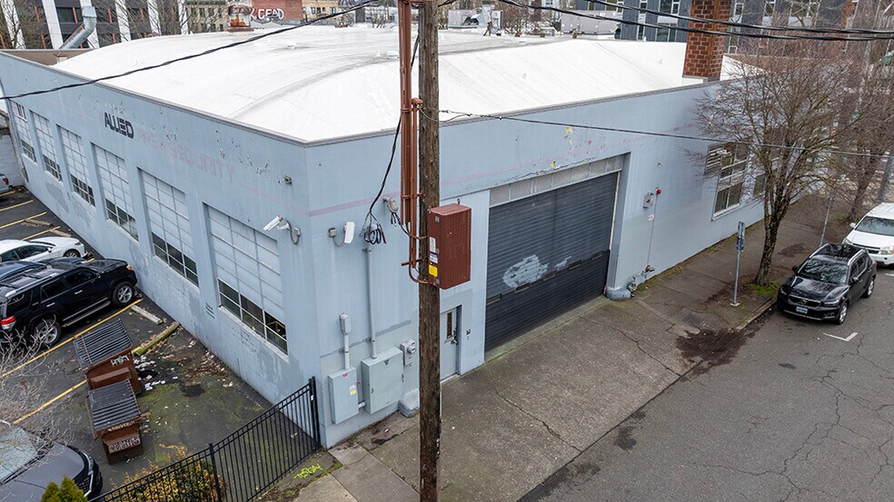 More Photos Of 530 NE Couch St, Portland Light Manufacturing For Lease