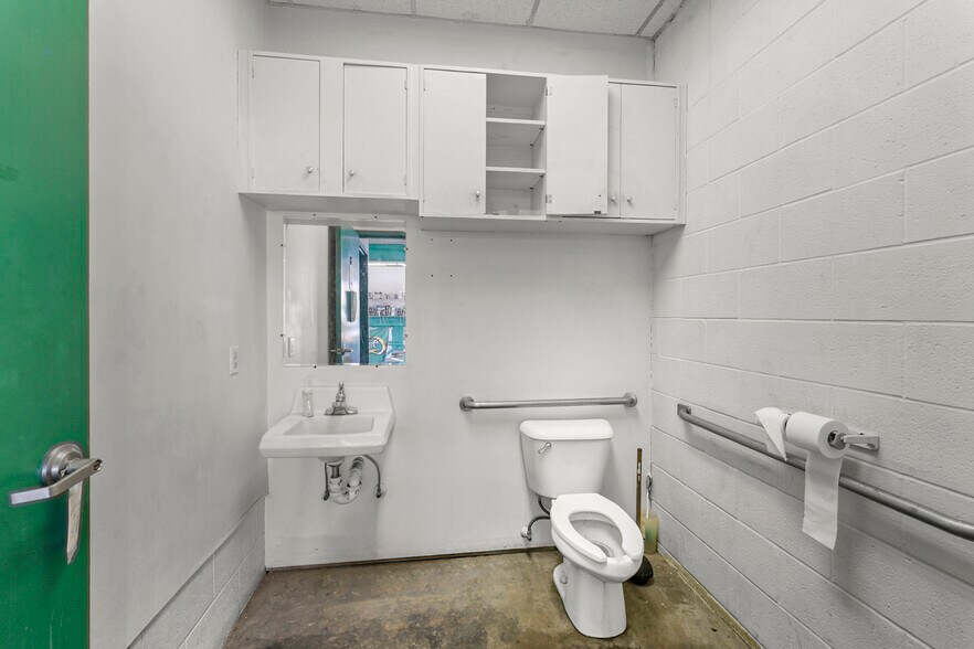 More Photos Of 3422 Flushing Rd, Flint Auto Repair For Sale