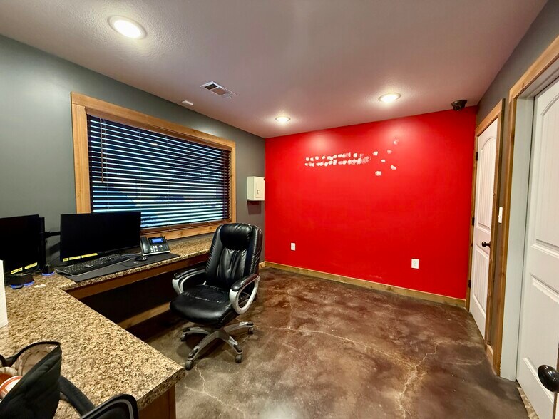 More Photos Of 60 County Road 9501 N, Brookland Warehouse For Lease