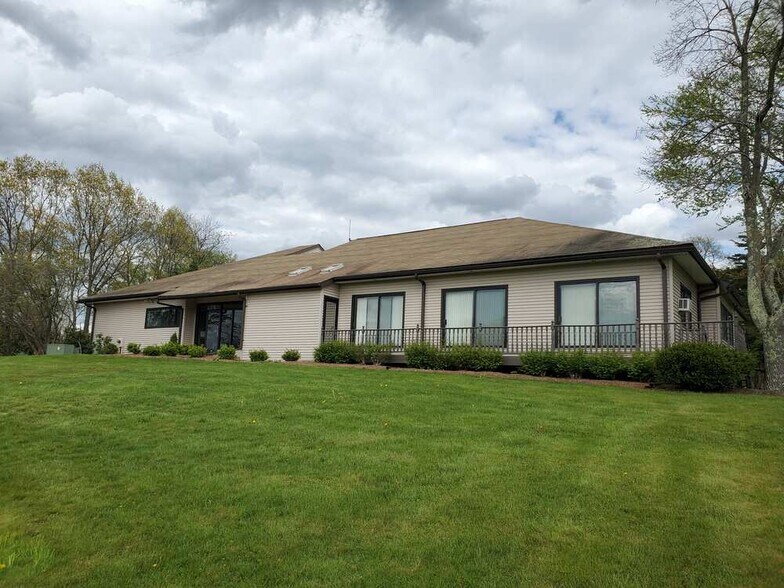 More Photos Of 8 Old Indian Trl, Middlefield Office For Lease