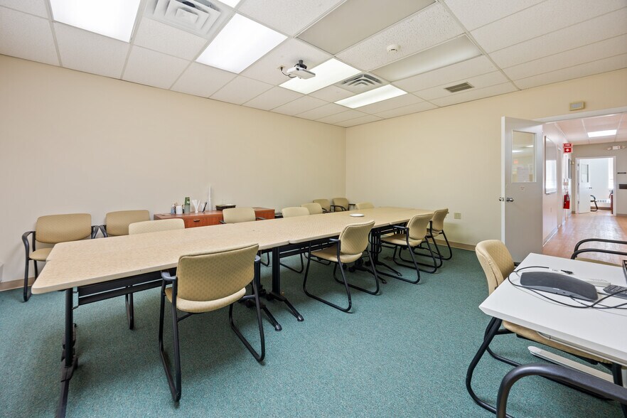 More Photos Of 19 Lunar Dr, Woodbridge Medical For Lease