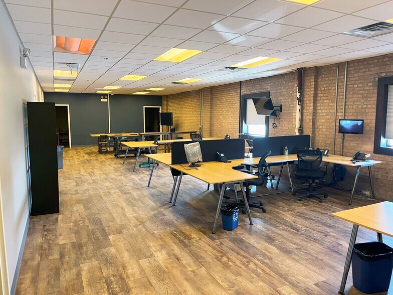 More Photos Of 2155 S Carpenter St, Chicago Warehouse For Lease