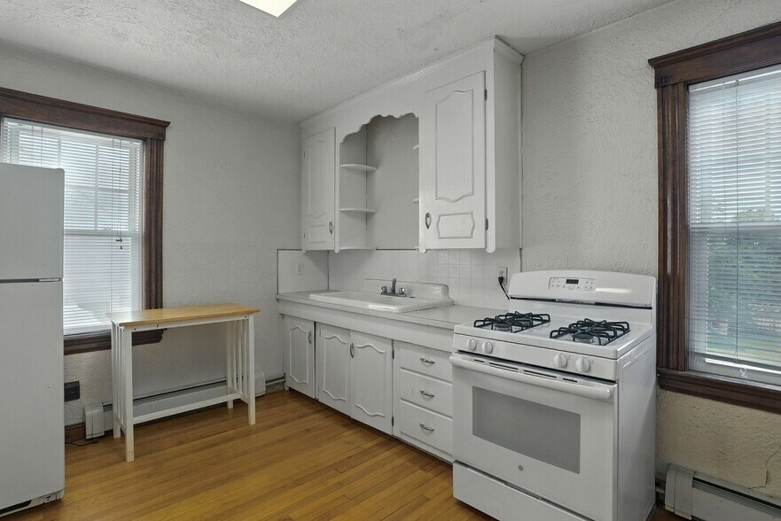 More Photos Of 177-179 Massachusetts Ave, North Andover Apartments For Sale