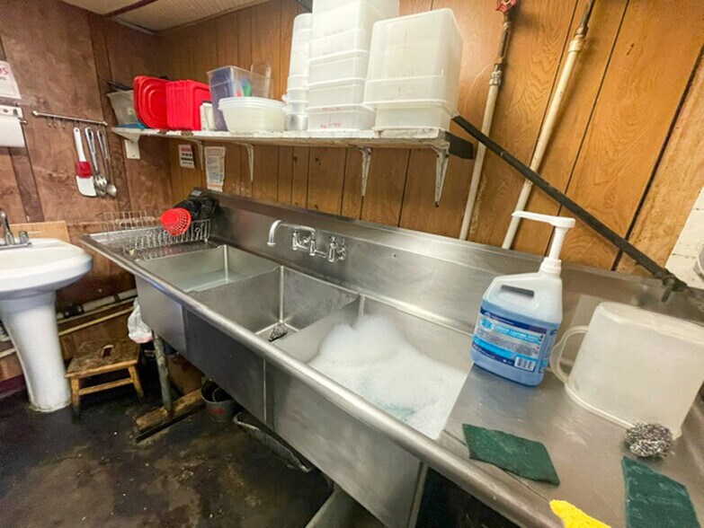 More Photos Of 1112 Madison St, South Roxana Restaurant For Sale