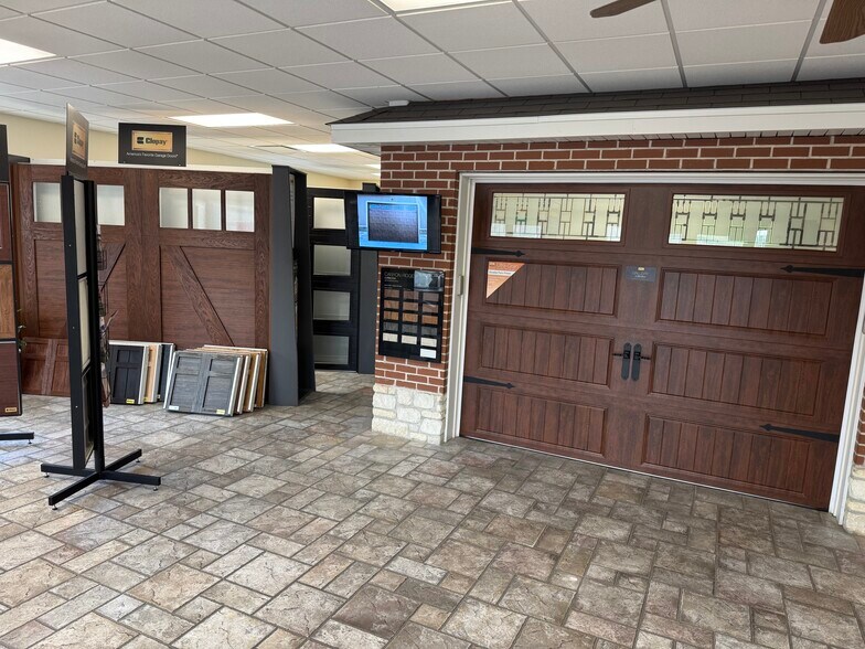 More Photos Of 3025 N Saint Peters Pky, Saint Peters Showroom For Sale