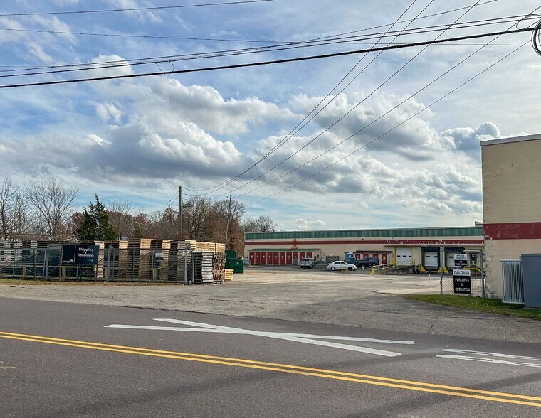 More Photos Of 45 N 4th St, Quakertown Warehouse For Lease