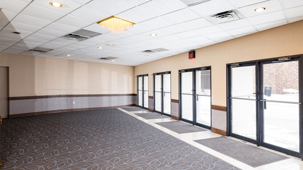 More Photos Of 300 2nd St S, La Crosse Office For Sale
