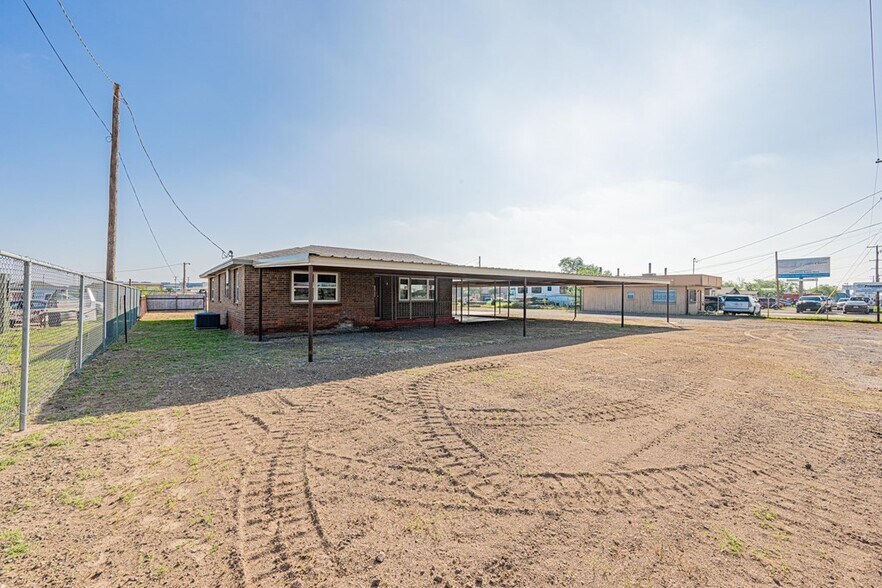 More Photos Of 1405 Garden City Hwy, Midland Office Residential For Sale