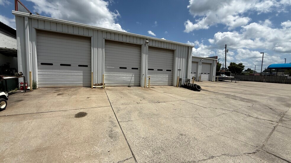 More Photos Of 3919 Highway 25, Montevallo Service For Sale