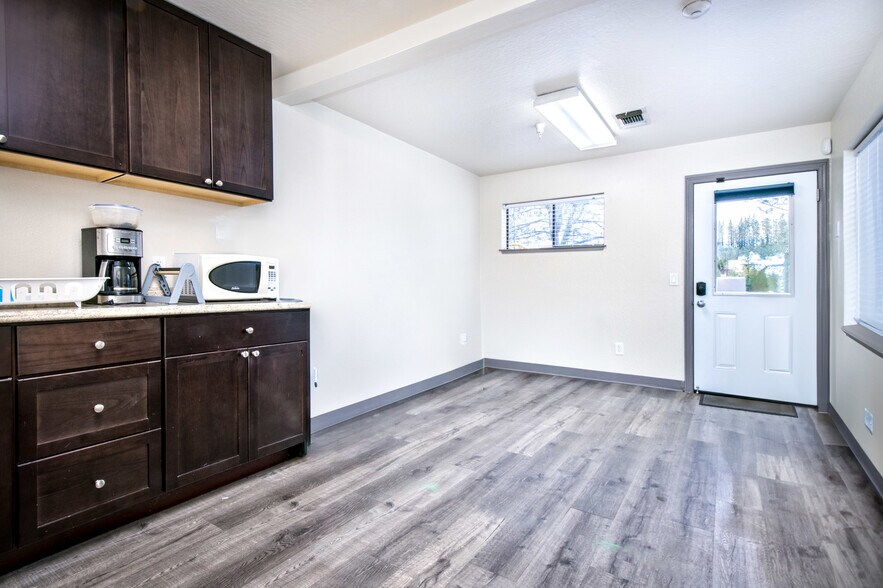 More Photos Of 810 Whispering Pines Ln, Grass Valley Refrigeration Cold Storage For Sale