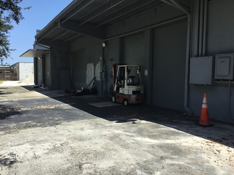 More Photos Of 551 S Dixie Hwy E, Pompano Beach Warehouse For Lease