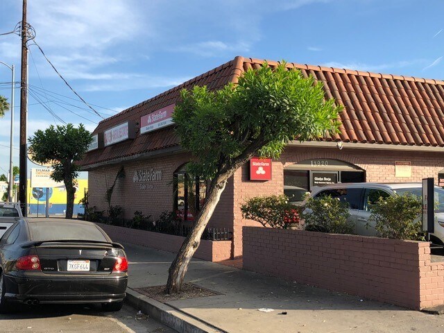 More Photos Of 13920 Foothill Blvd, Sylmar Storefront Retail Office For Lease