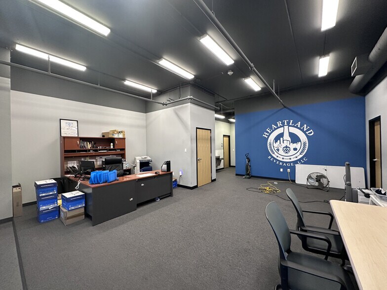 More Photos Of 750 N 17th St, St Charles Warehouse For Lease