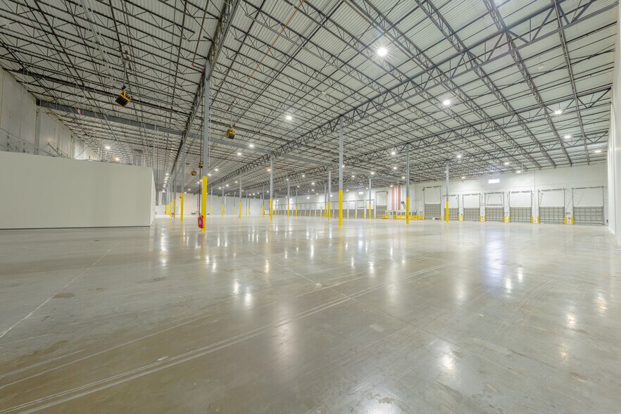More Photos Of 3501 Burris Rd, Davie Distribution For Lease