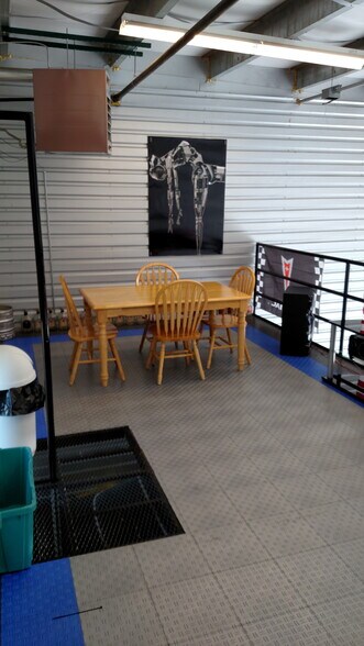 More Photos Of 7352 Greenridge Rd, Windsor Warehouse For Sale