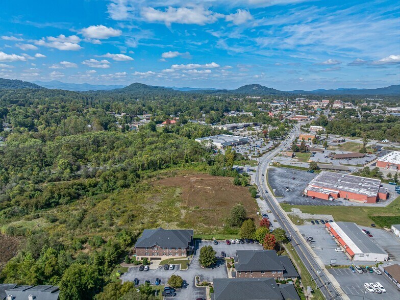 More Photos Of 120 Chadwick Square Ct, Hendersonville Medical For Lease