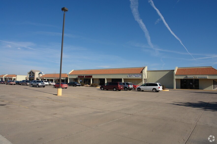 More Photos Of 524-640 N Andover Rd, Andover General Retail For Lease