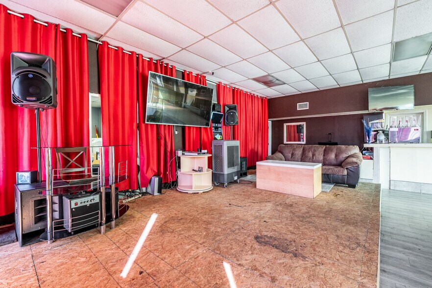 More Photos Of 601 W 4th St, North Little Rock Light Manufacturing For Sale