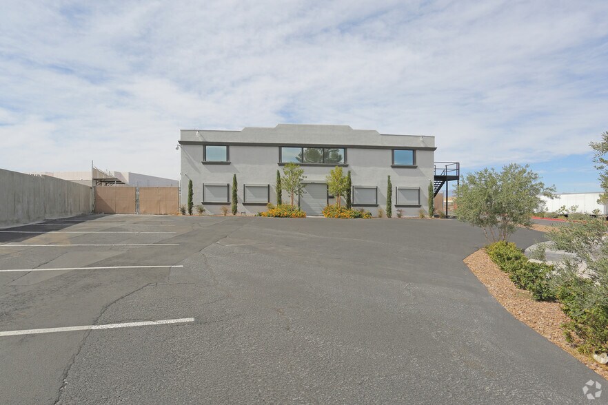 More Photos Of 4251 W Oquendo Rd, Las Vegas Light Distribution For Sale
