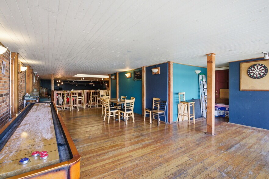 More Photos Of 657 E Main St, Cottage Grove Restaurant For Sale