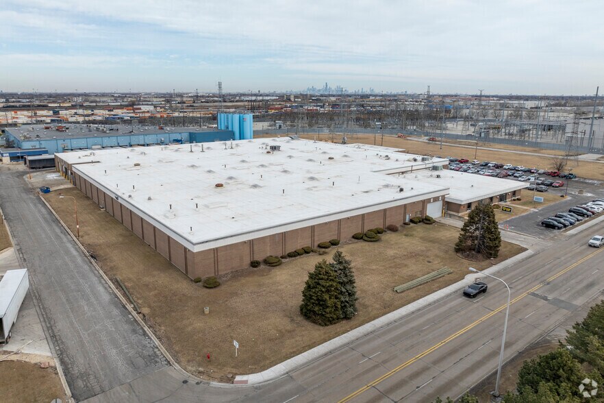 More Photos Of 5858 W 73rd St, Bedford Park Manufacturing For Sale
