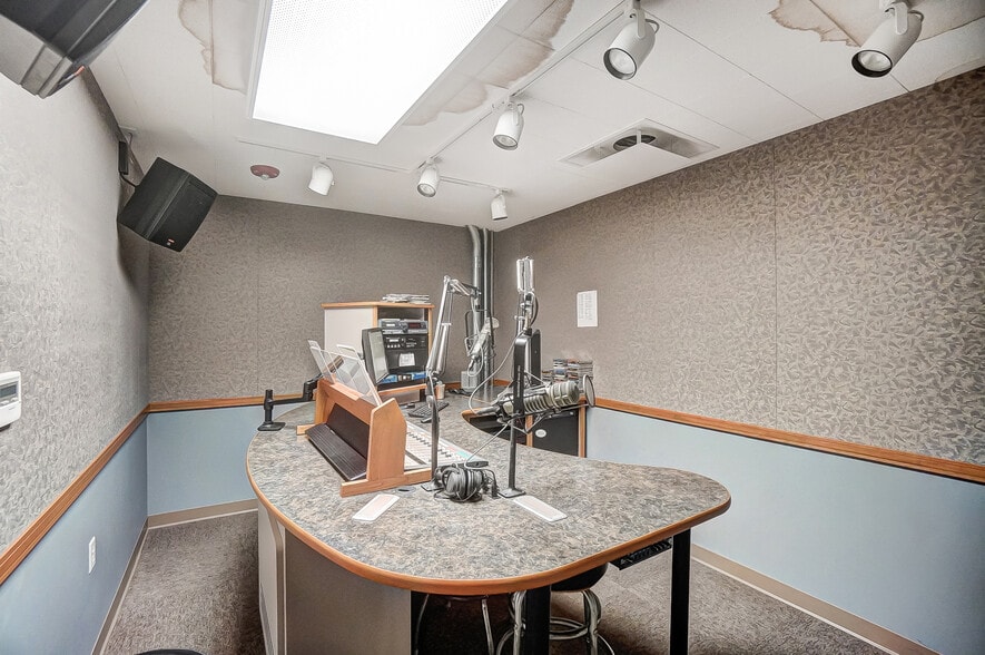More Photos Of 150 E South College St, Yellow Springs Research And Development For Sale