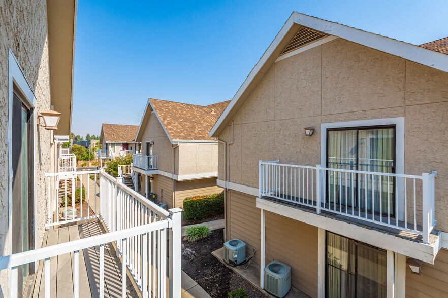 More Photos Of 1530 Howe Ave, Sacramento Hotel For Sale