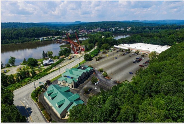 More Photos Of 11 George's Fld, Hinsdale Unknown For Lease