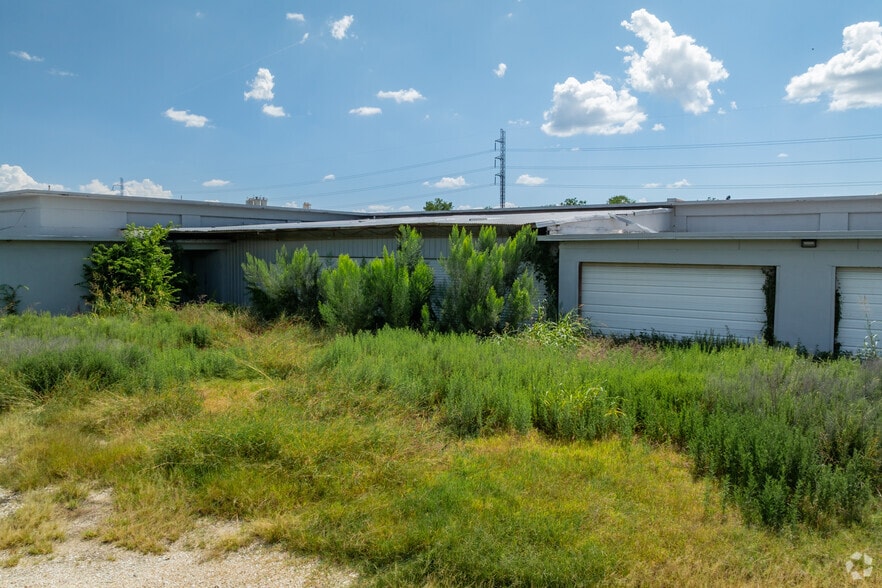 More Photos Of 625 Humble Ave, San Antonio Warehouse For Sale