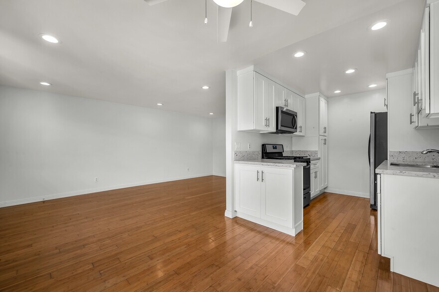 More Photos Of 7605 W Manchester Ave, Playa Del Rey Apartments For Sale