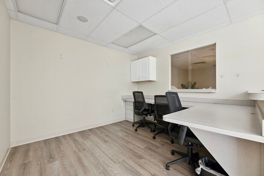 More Photos Of 9403 Kenwood Rd, Blue Ash Medical For Lease