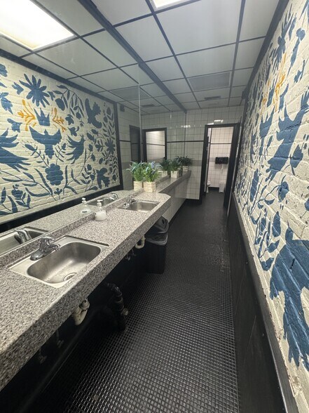 More Photos Of 4112 Pennsylvania Ave, Kansas City Storefront For Sale