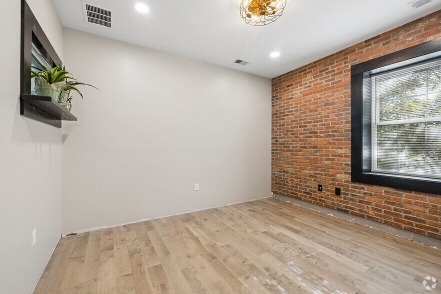 More Photos Of 39 E Main St, Marlton Office Residential For Lease