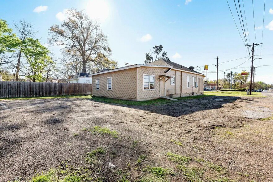 More Photos Of 2001 E Grand Ave, Marshall Office For Sale