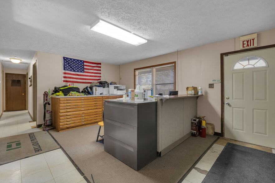 More Photos Of 7601 Milhouse Rd, Indianapolis Office For Sale