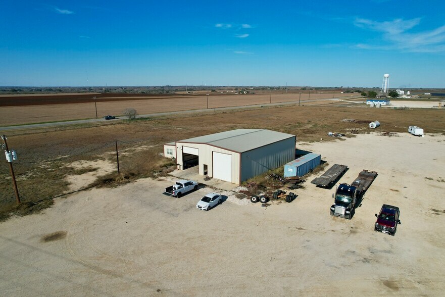 More Photos Of 101 Rancho Grande, Floresville Service For Sale