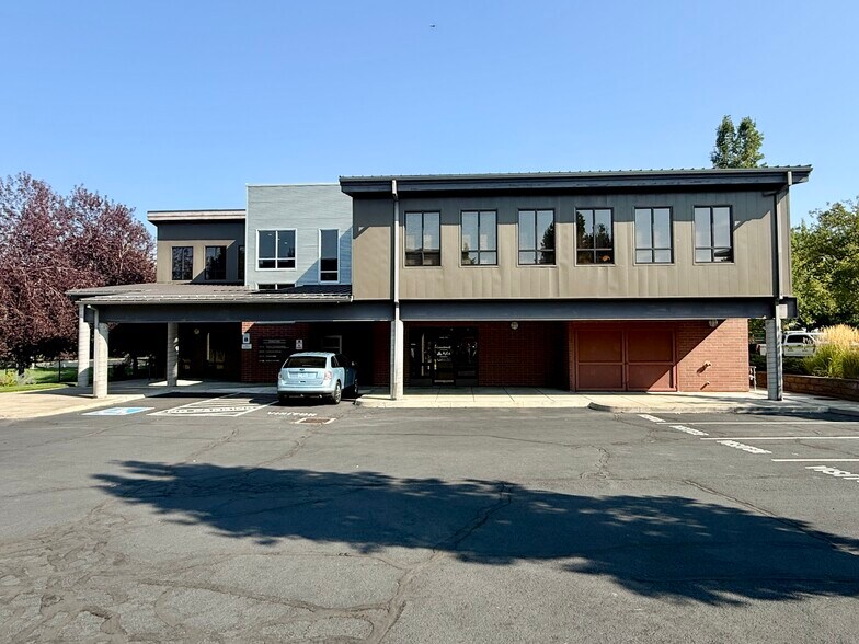 More Photos Of 255 SW Bluff Dr, Bend Medical For Sale