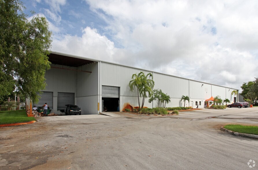 More Photos Of 1711 NW 33rd St, Pompano Beach Warehouse For Lease
