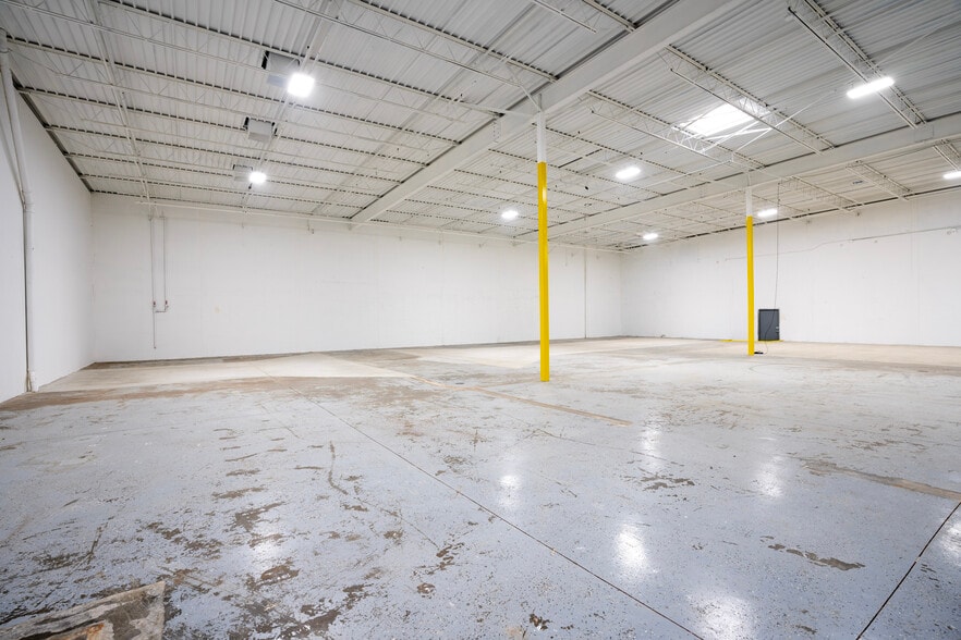 More Photos Of 2626 Sea Harbor Rd, Dallas Warehouse For Sale