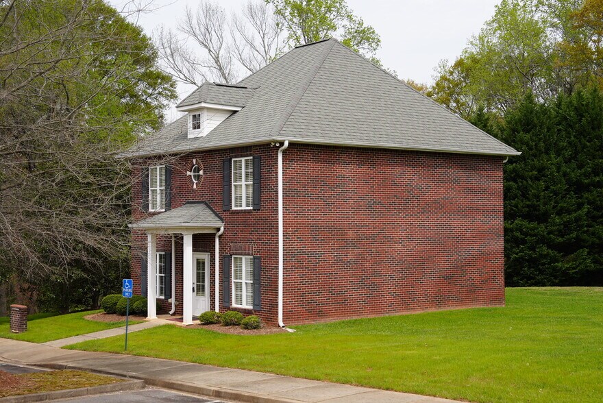 More Photos Of 1971 S Pine St, Spartanburg Office For Lease