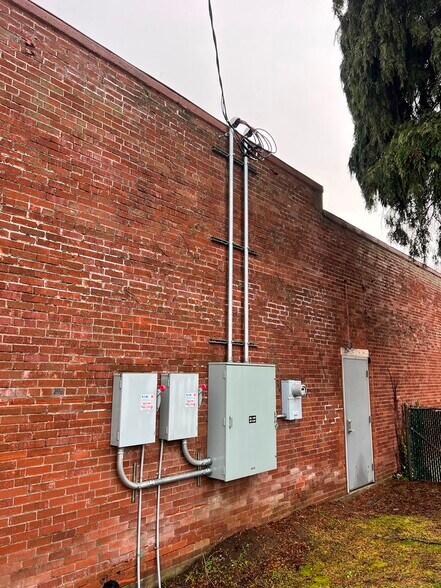 More Photos Of 124 E Main St, Sheridan Storefront For Sale