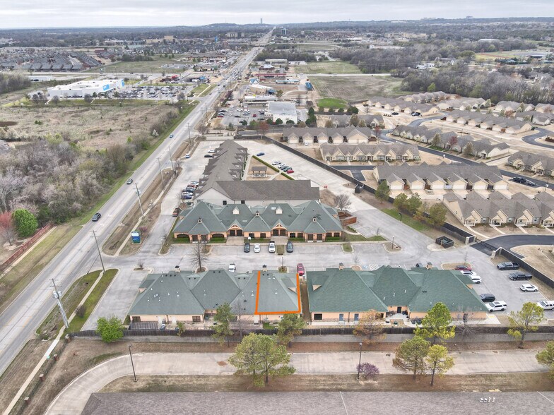 More Photos Of 4404-4416 W Houston St, Broken Arrow Medical For Sale