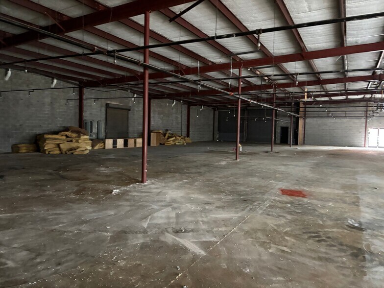 More Photos Of 201 N Pacific St, Conroe Freestanding For Lease