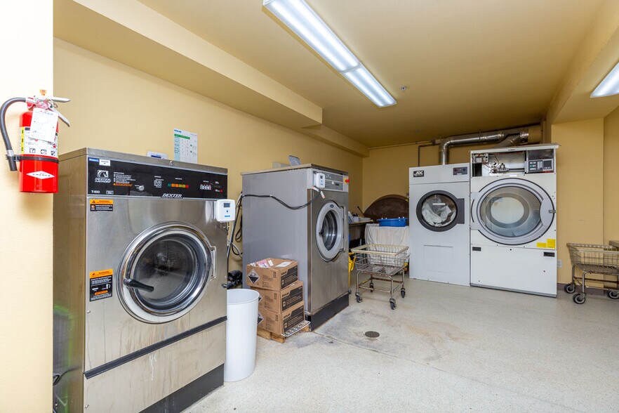 More Photos Of 550 SE Highway 101, Lincoln City Hotel For Sale