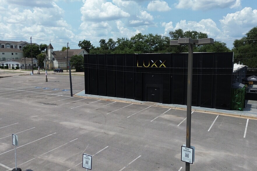 More Photos Of 5002 Washington Ave, Houston Bar For Lease
