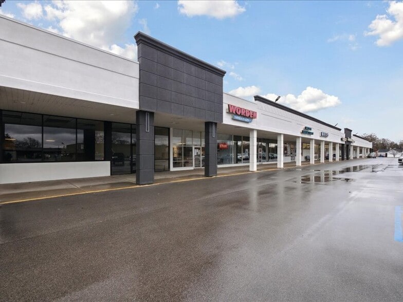 More Photos Of 2055 Gratiot Blvd, Marysville Unknown For Lease